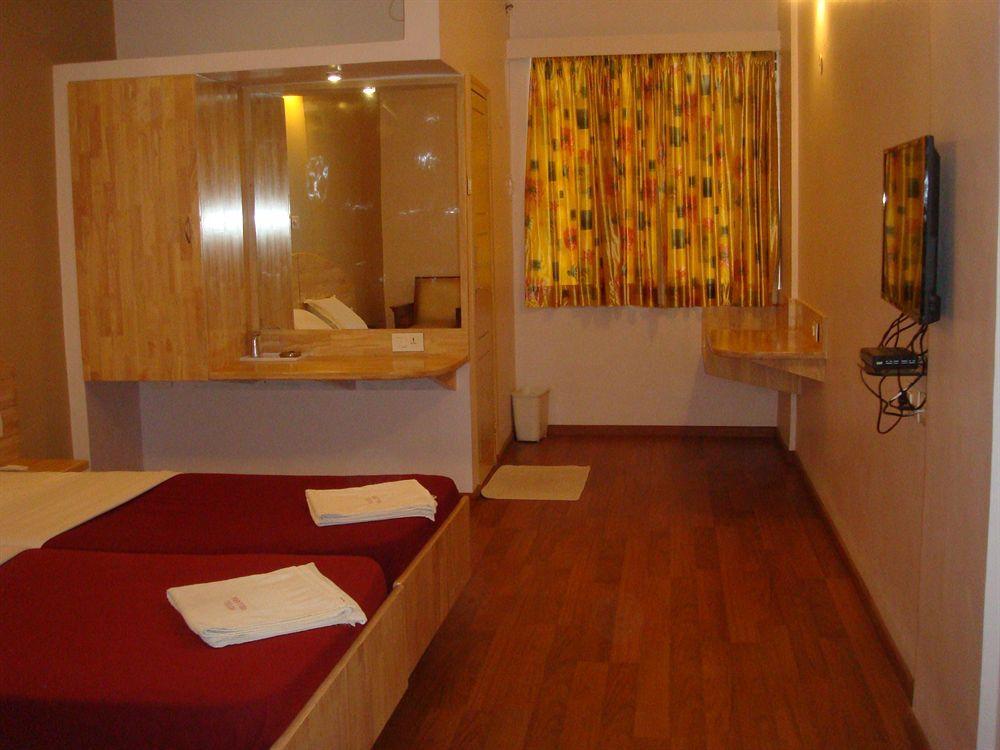 Hotel Vellara Bangalore Eksteriør billede